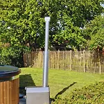 Vakantiehuis Hottub cottage deluxe, BBQ, 6p aan meer Gelderland *