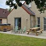 Hottub cottage deluxe, BBQ, 6p aan meer Gelderland *