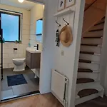 Hottub cottage deluxe, BBQ, 6p aan meer Gelderland * Ewijk