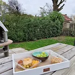 Hottub cottage deluxe, BBQ, 6p aan meer Gelderland Ewijk