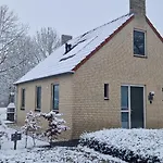 Hottub cottage deluxe, BBQ, 6p aan meer Gelderland Vakantiehuis