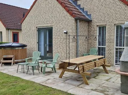 Holiday home Luxe Wellness Met Hottub Bij Nijmegen *